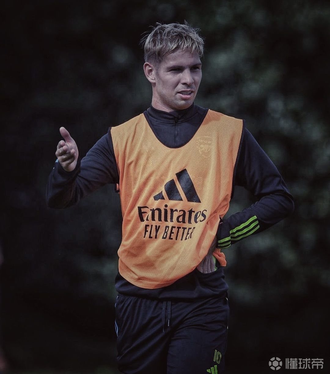 九游游戏-阿森纳发布备战花絮，今夜主帅复盘，社区盾任务艰巨，轮换策略成焦点(阿森纳对热刺观后感)